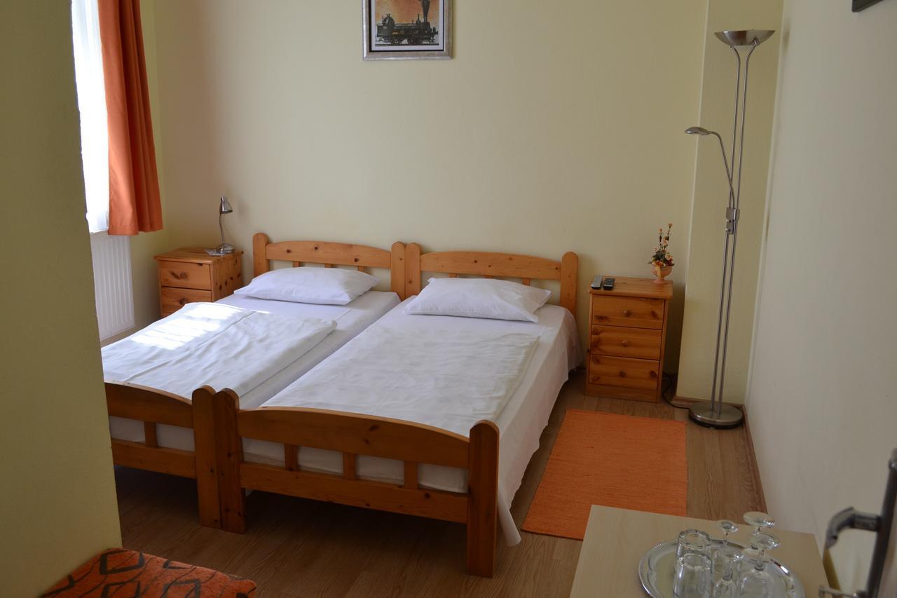 Lokomotiv Motel Eger Luaran gambar