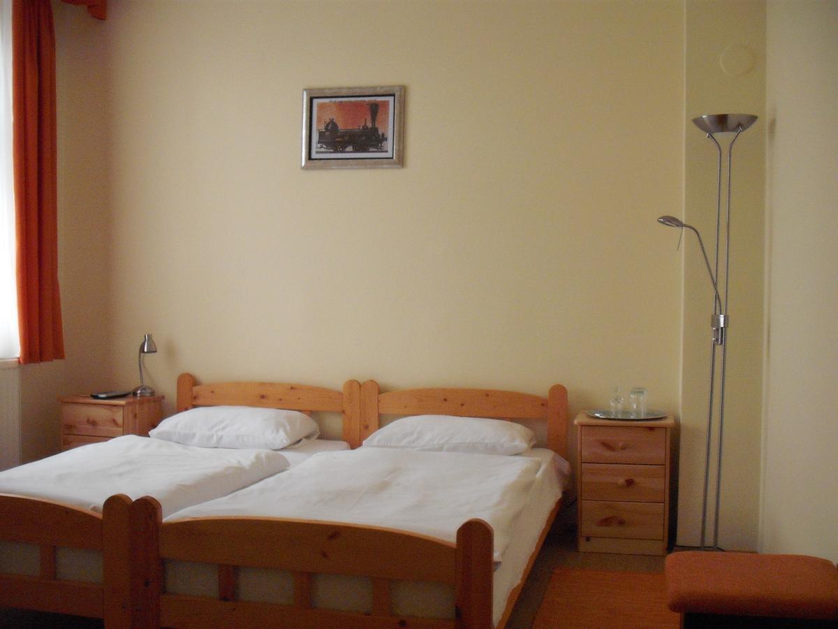Lokomotiv Motel Eger Luaran gambar