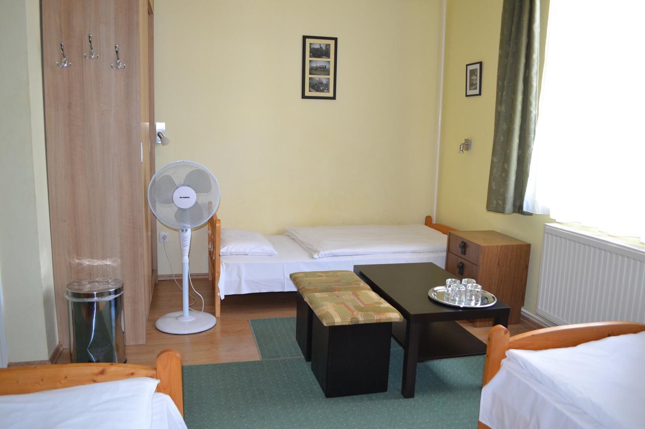 Lokomotiv Motel Eger Luaran gambar